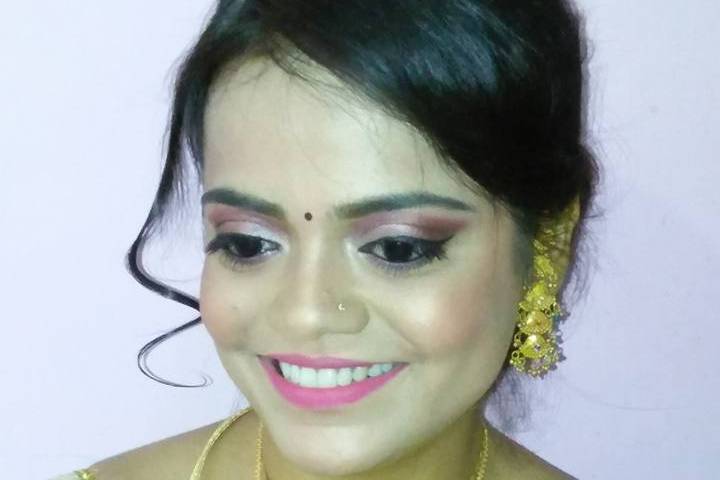 Anuradha Makeupart, Varanasi