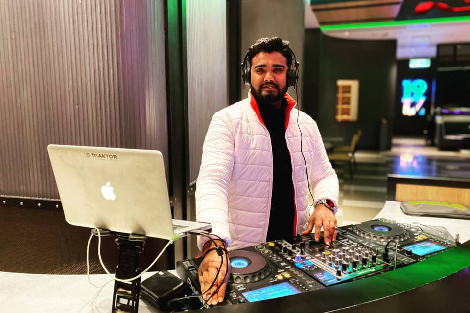 Dj Deep Singhania