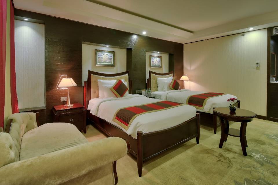 Hotel Polo Inn & Suites