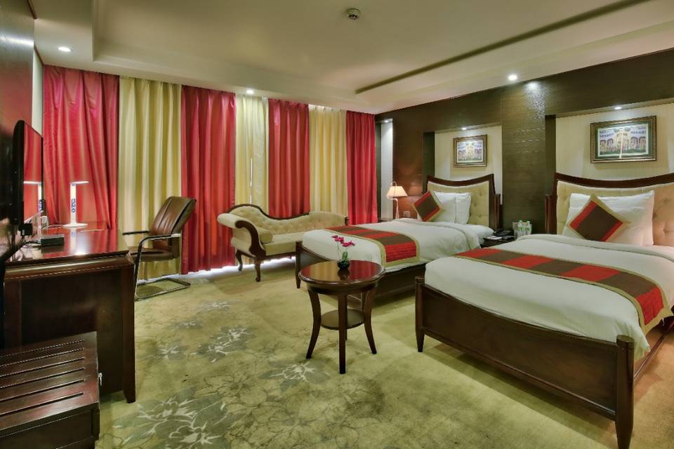 Hotel Polo Inn & Suites