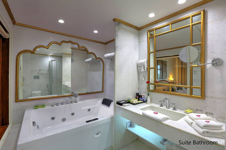 Suite Bathroom