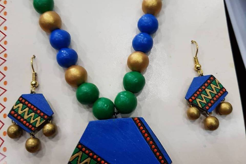 Necklace & earrings