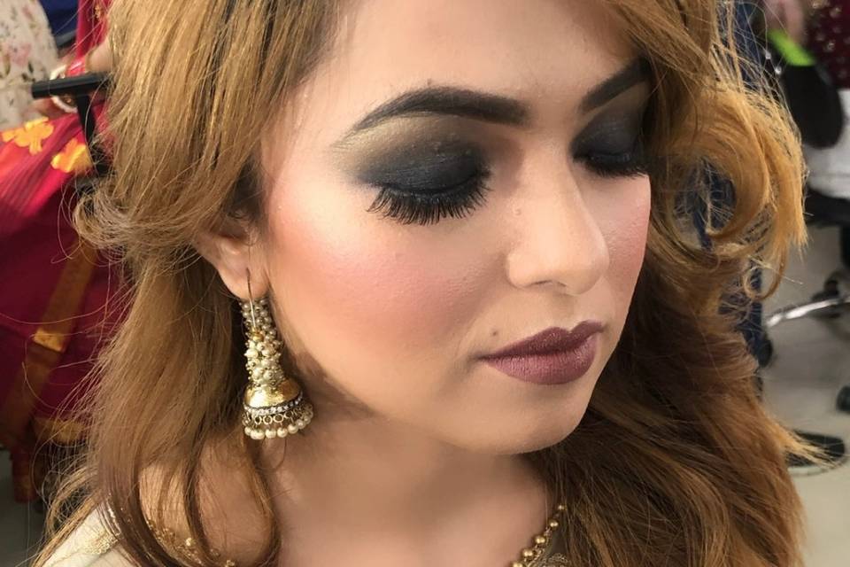 Smoky eye look