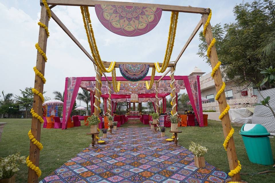 Traavista Aravali Mahal