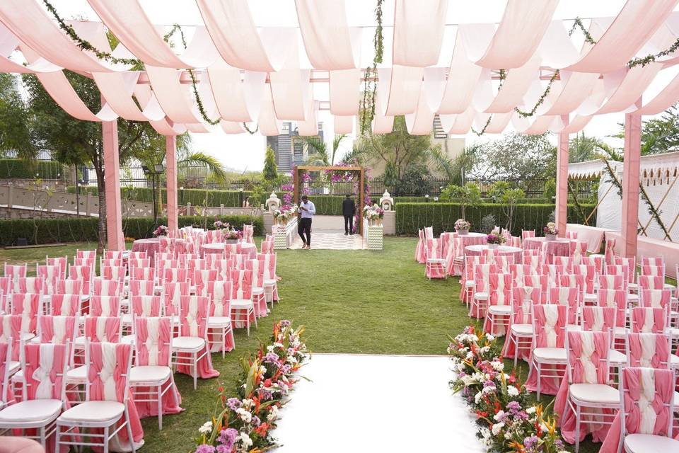 Traavista Aravali Mahal