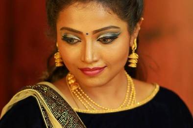 Makeup Artist Ashu