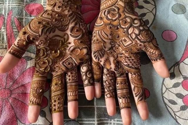 Mehndi Designing at best price in Kollam | ID: 6227170988