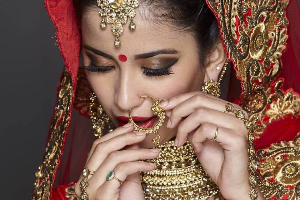 Ayushi Khurana- Professional Make-up Artist