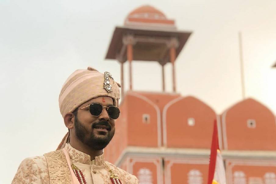 Raj palace groom