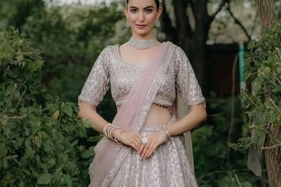 Engagement look on rent