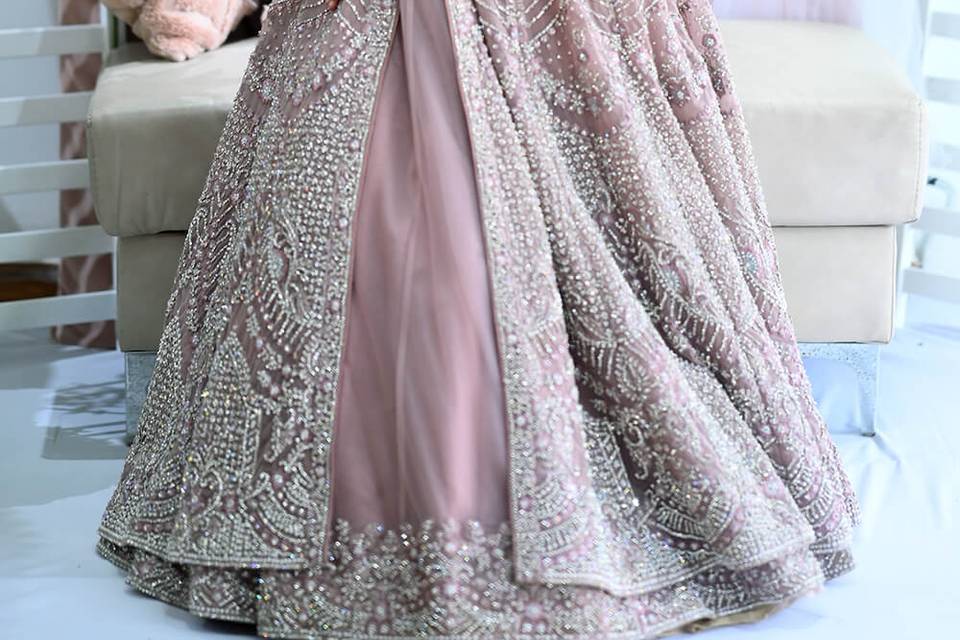 Deisgner lehenga on rent