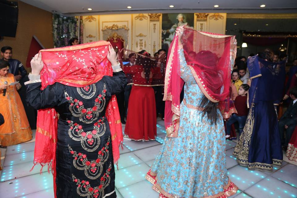 Groom Gang with Ghoomar