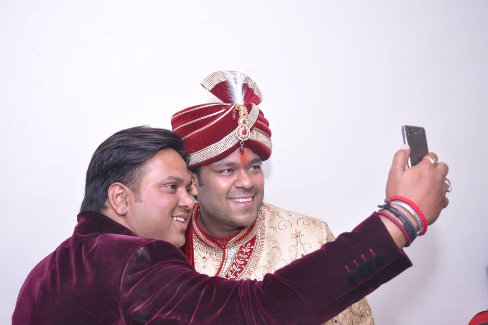 A selfie with the groom