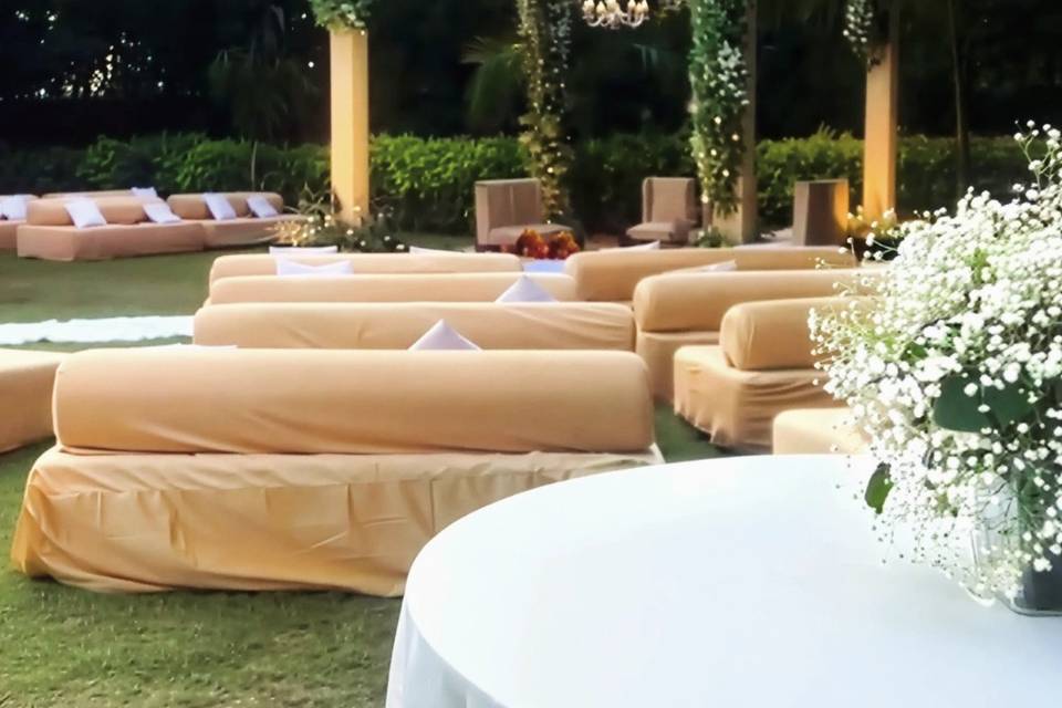 Elegant outdoor mandap