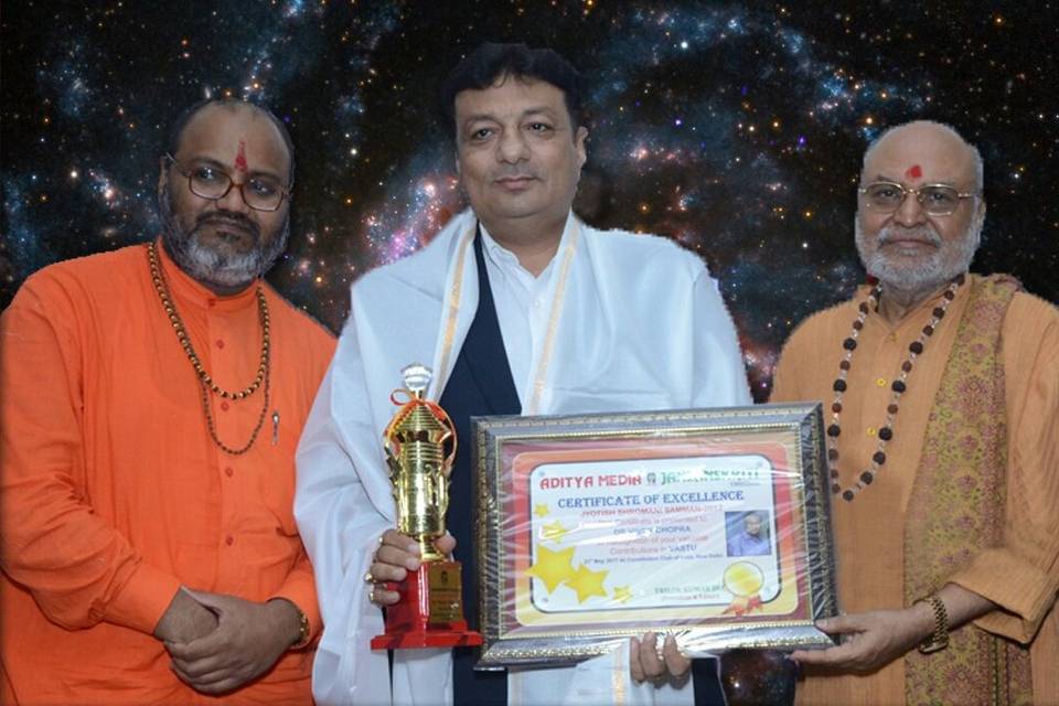 Dr Vivek Chopra Astrologer and Vastu Shastra Expert