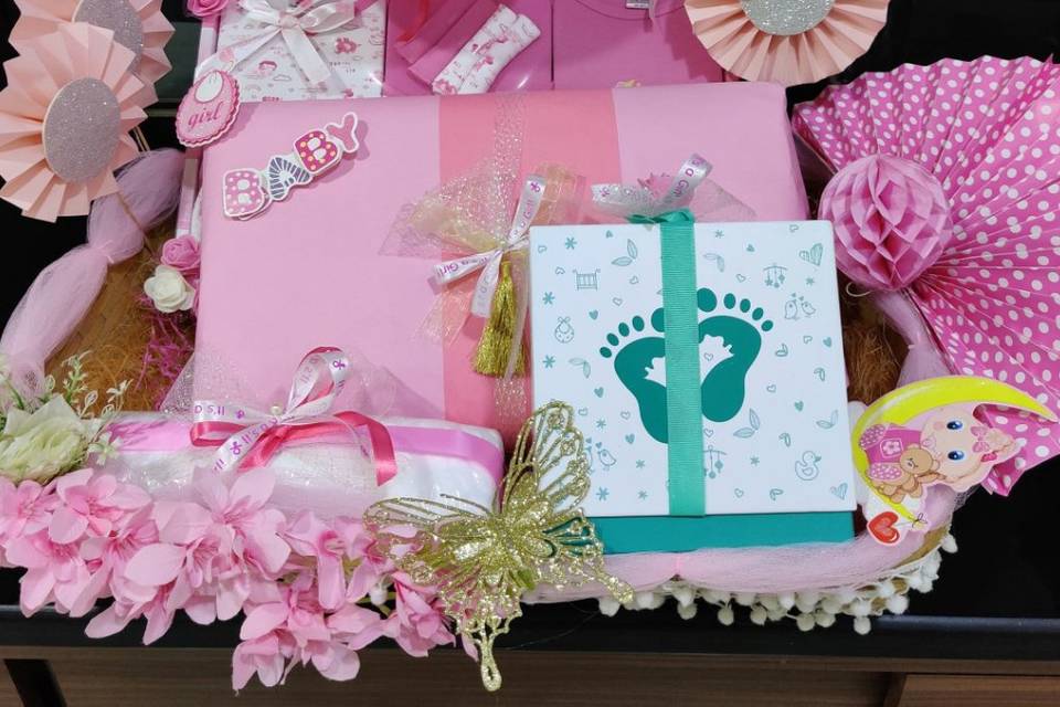 Baby announcement hamper