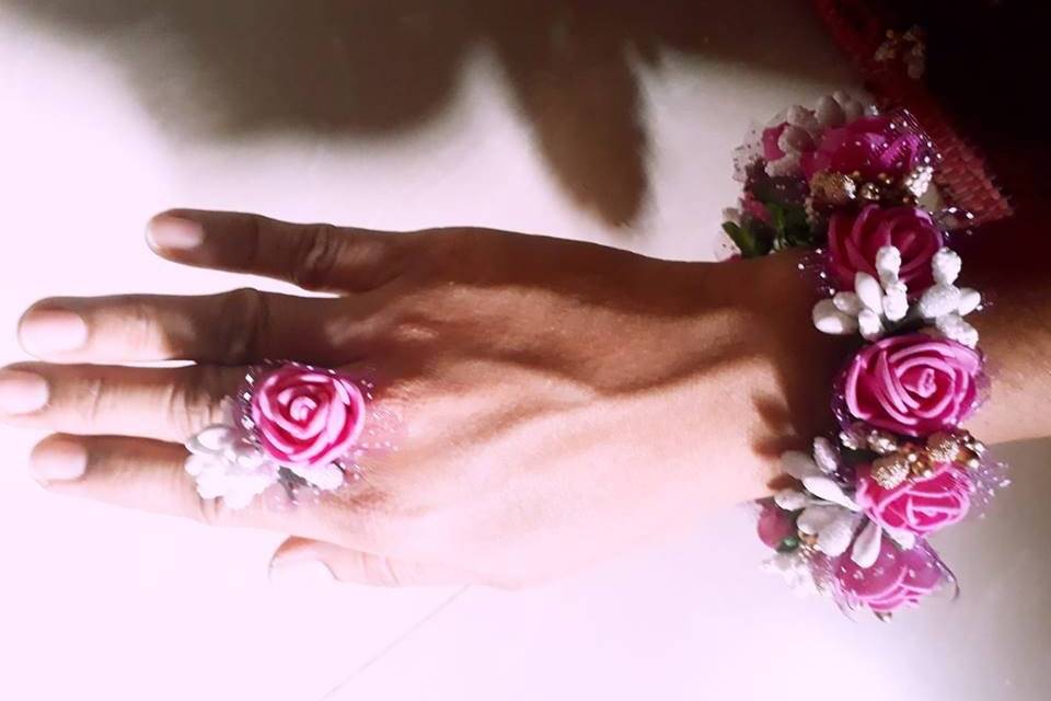 Floral jewellery