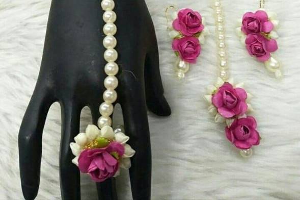 Floral jewellery