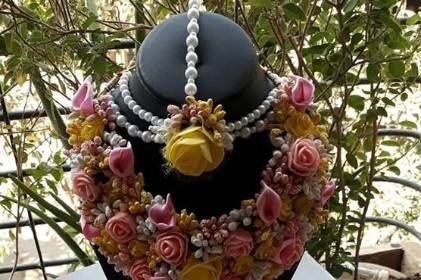 Floral jewellery