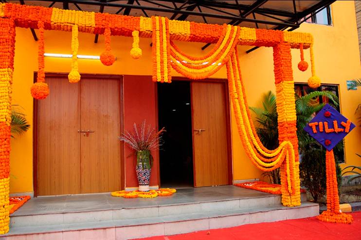 Entrance decor