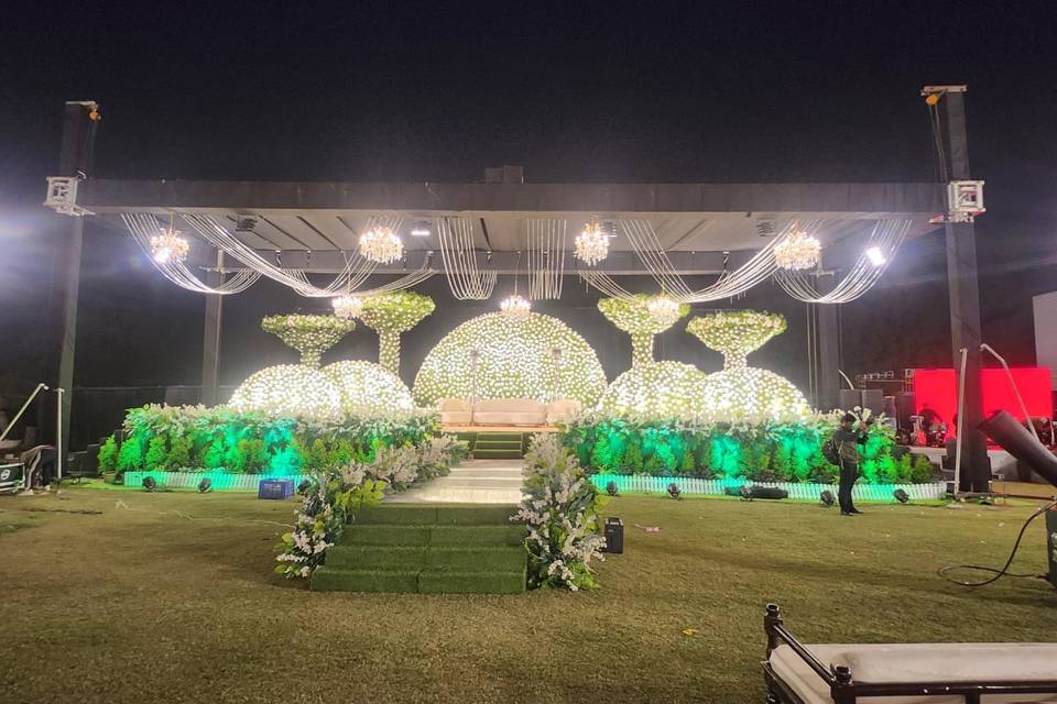 LAWN STAGE