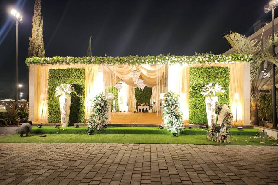 LAWN ENTRY