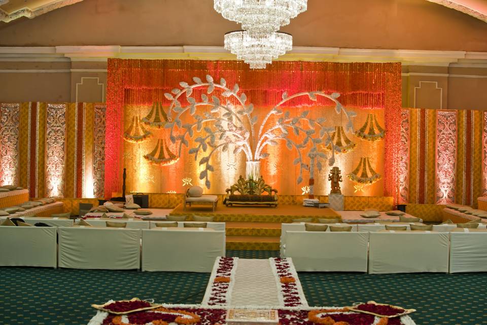 Contemporary Mandap and Recept