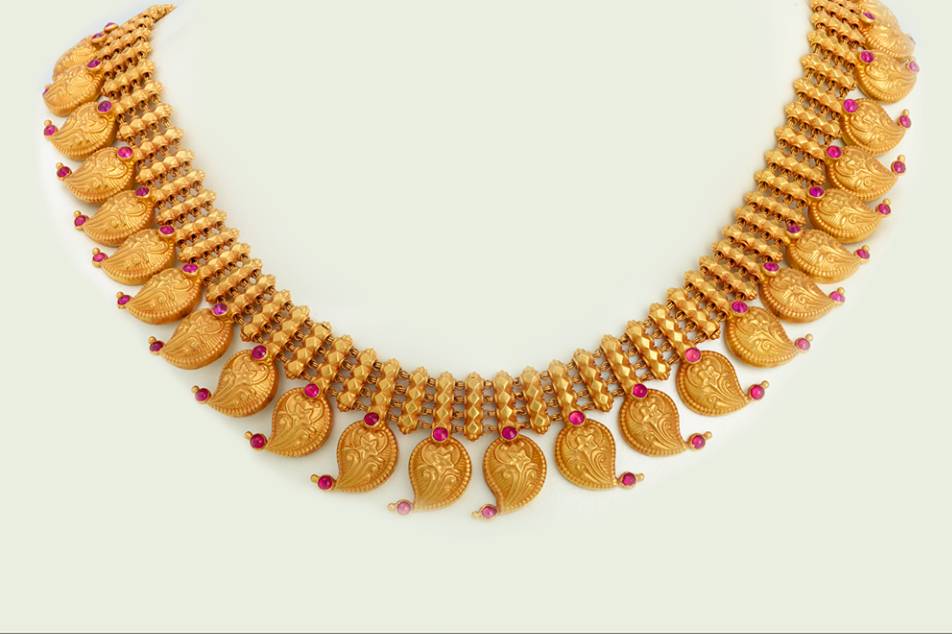 necklace in joyalukkas