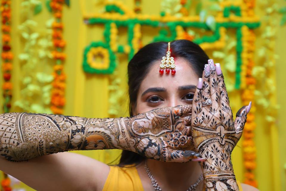 Bride Pose On Haldi