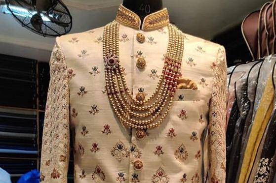 Sherwani for groom outlet in chandni chowk