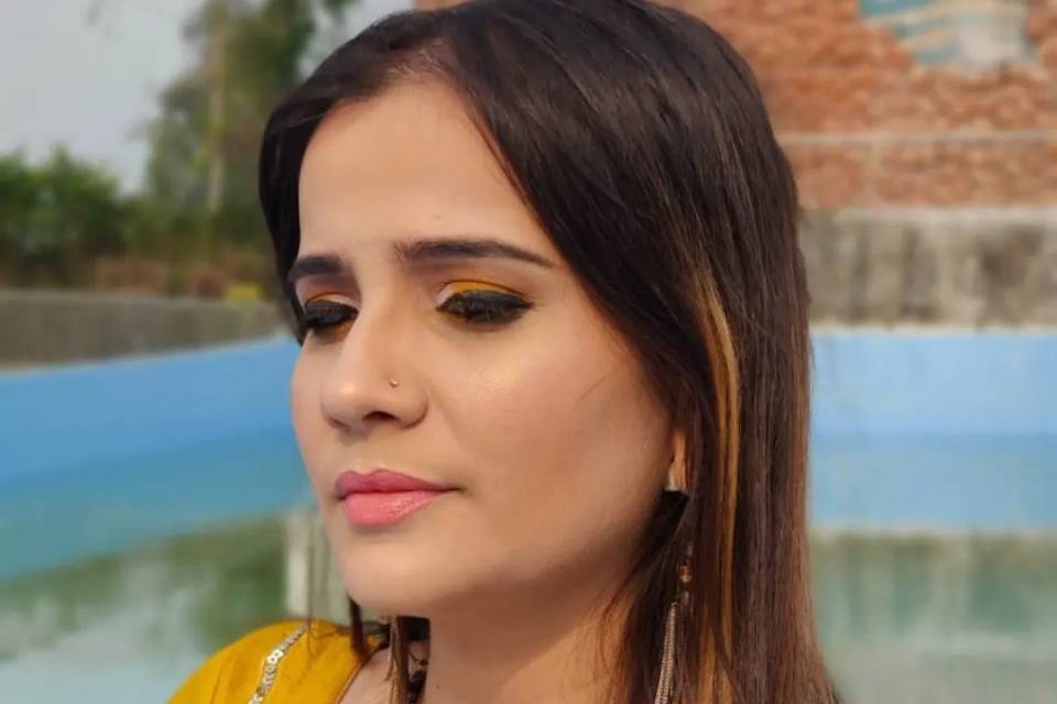 Nude haldi makeup