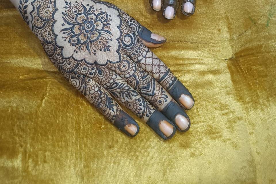 Party mehndi