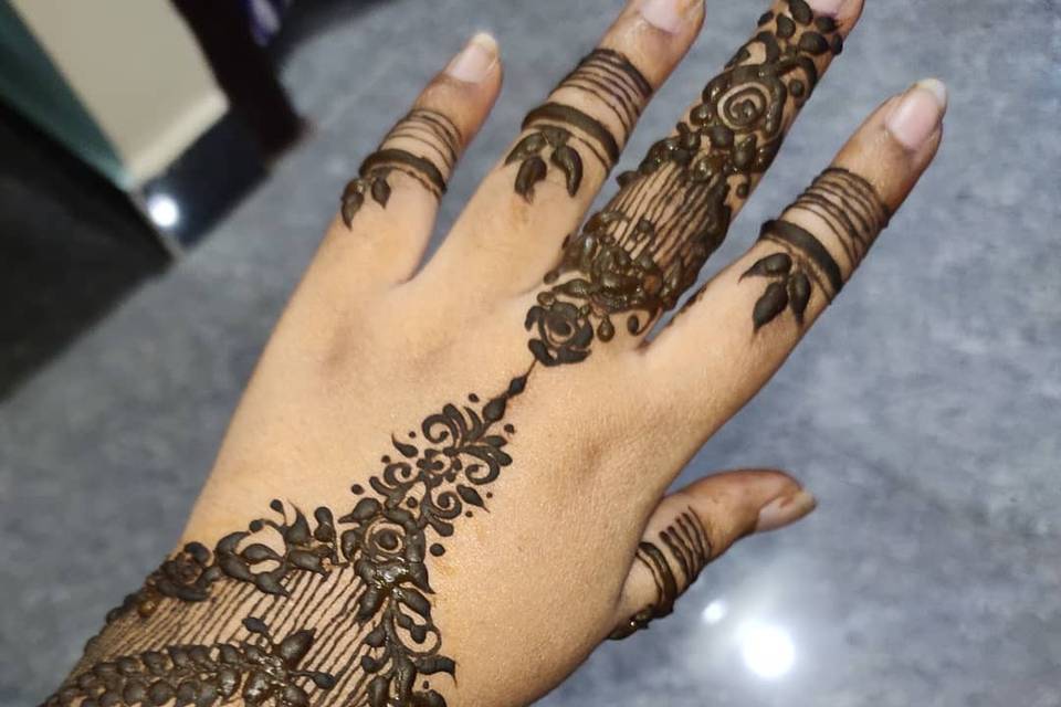 Mahiya Mehendi Artistry