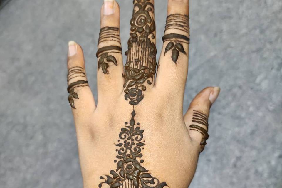 Mahiya Mehendi Artistry