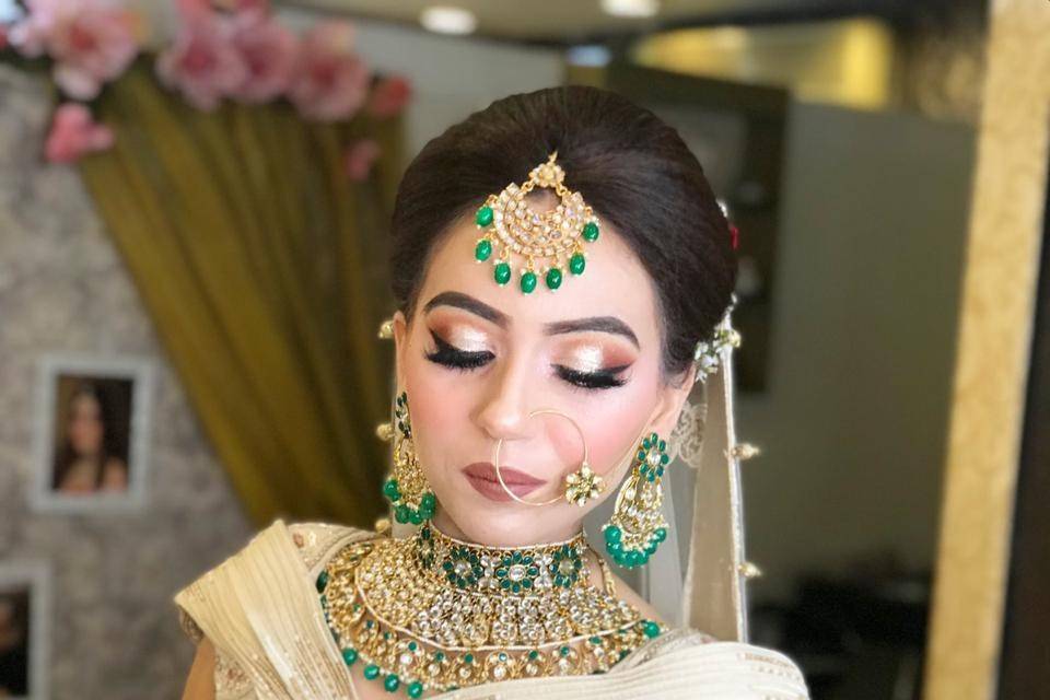 Meenakshi Dutt Makeovers. Agra