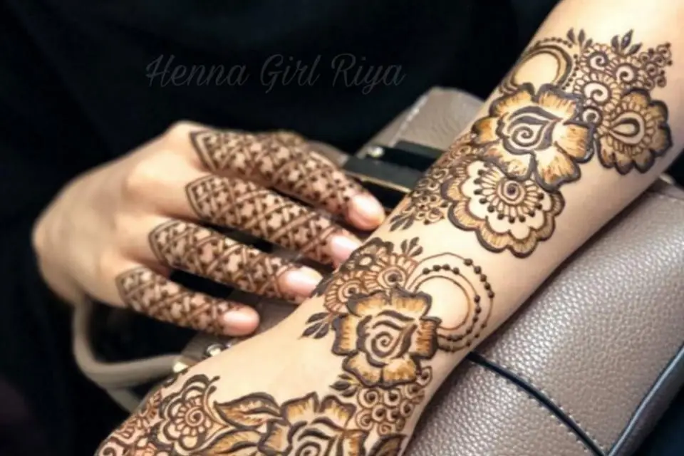 Karwa Chauth Mehndi Designs 2022 See Latest, Trending And Easy Mehndi Design  Images & Video For Karwa Chauth 2021 Mehndi Design Video- Karwa Chauth  Simple Mehndi Design Images: इस करवा चौथ हाथों