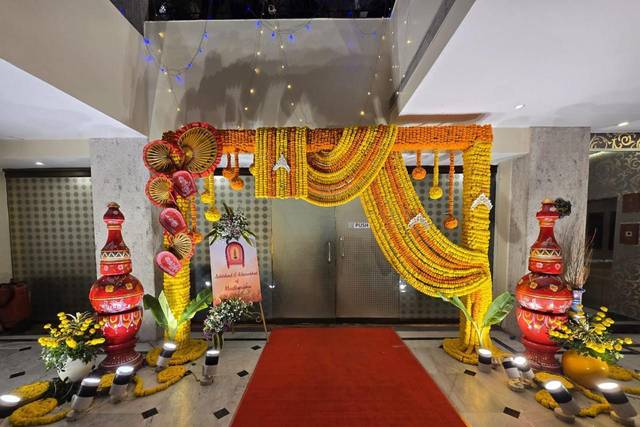 Entrance to Indiroyal