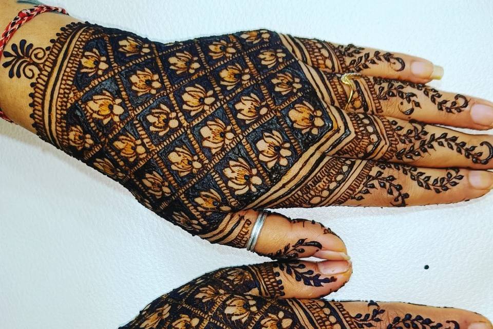 Lotus designer henna