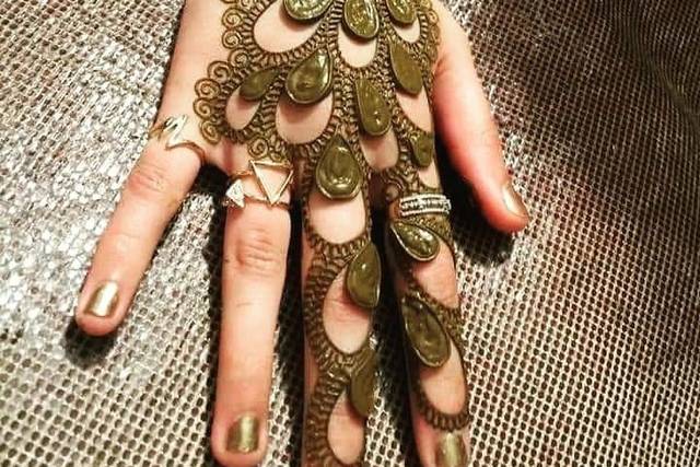 Cartoon & Simple Mehndi Designs For Kids: They Just Love Them!