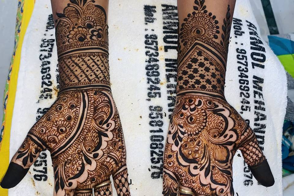 Anmol mehandi artist