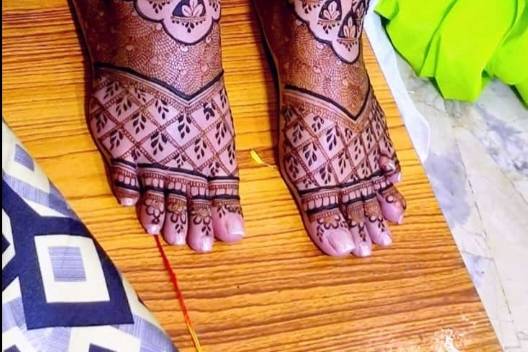 Anmol mehandi artist