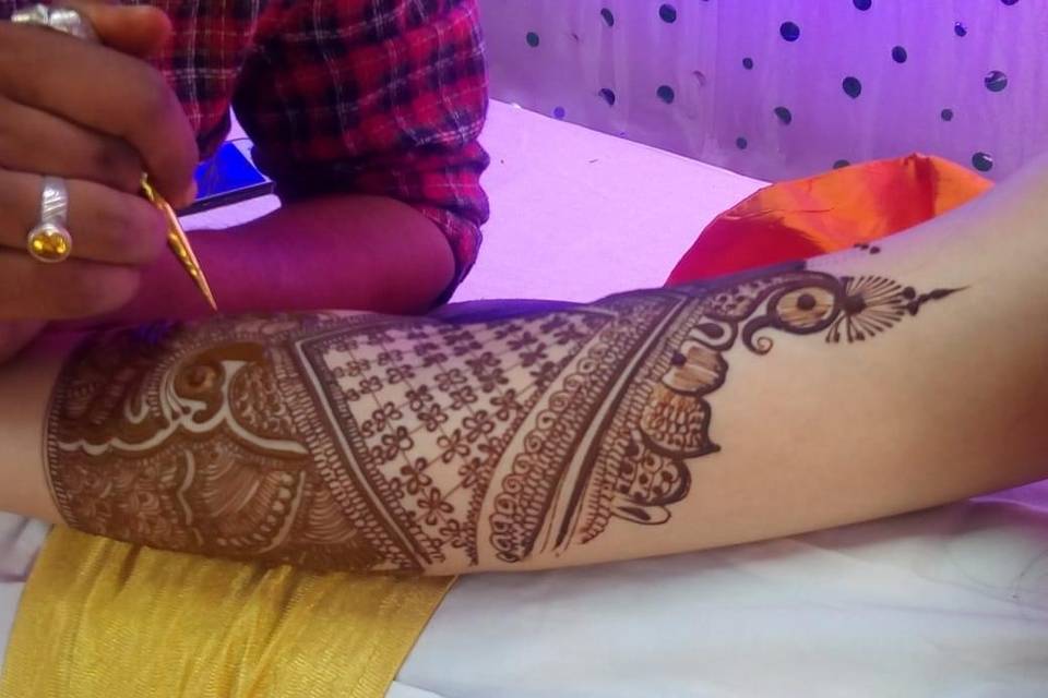 Anmol mehandi artist