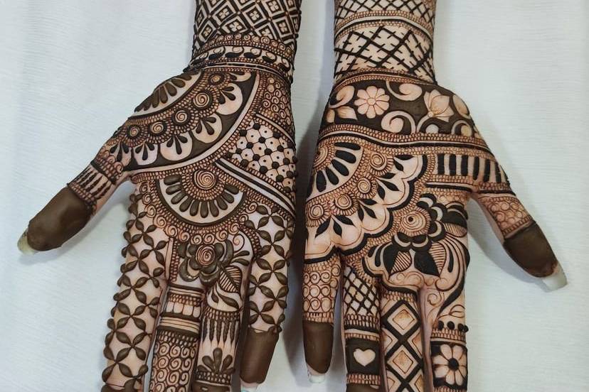 Anmol mehandi artist