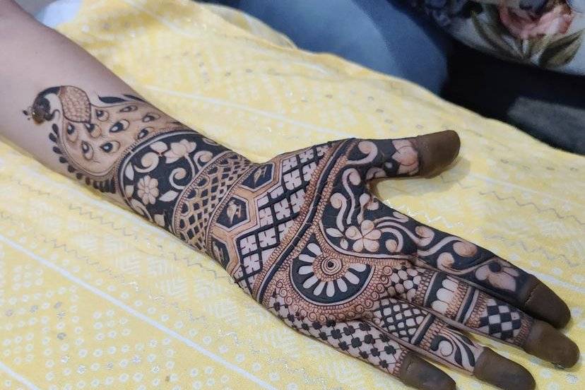 Anmol mehandi artist