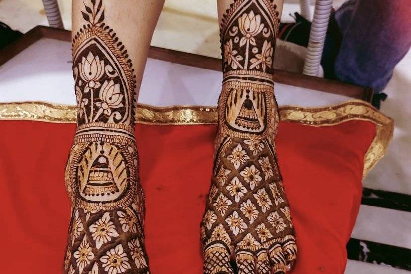 Anmol mehandi artist