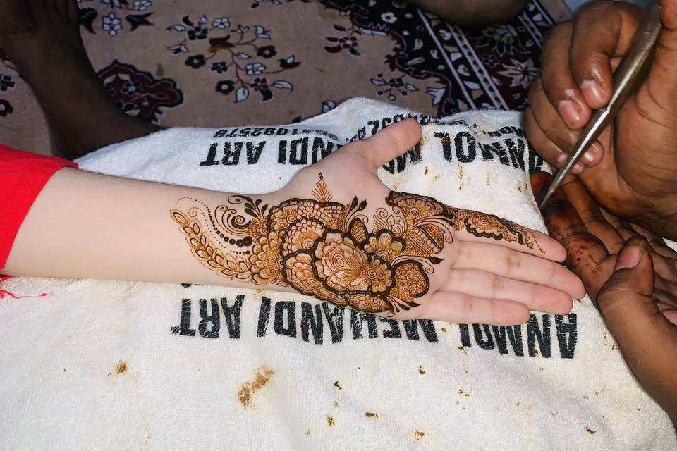 Anmol mehandi artist