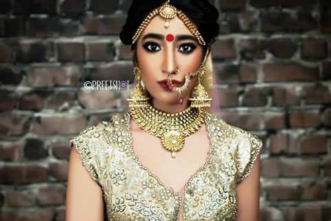 Aakasha & Gold Beauty Parlour
