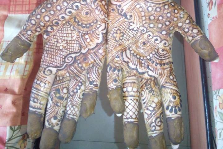 Hemangee Shah Mehndi Artist