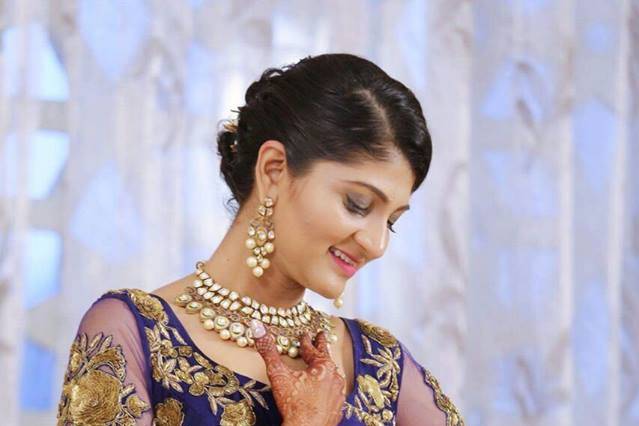 Saloni desai makeup