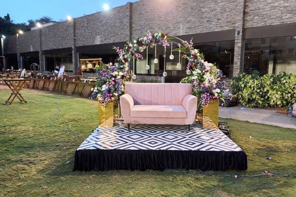 bride groom seating